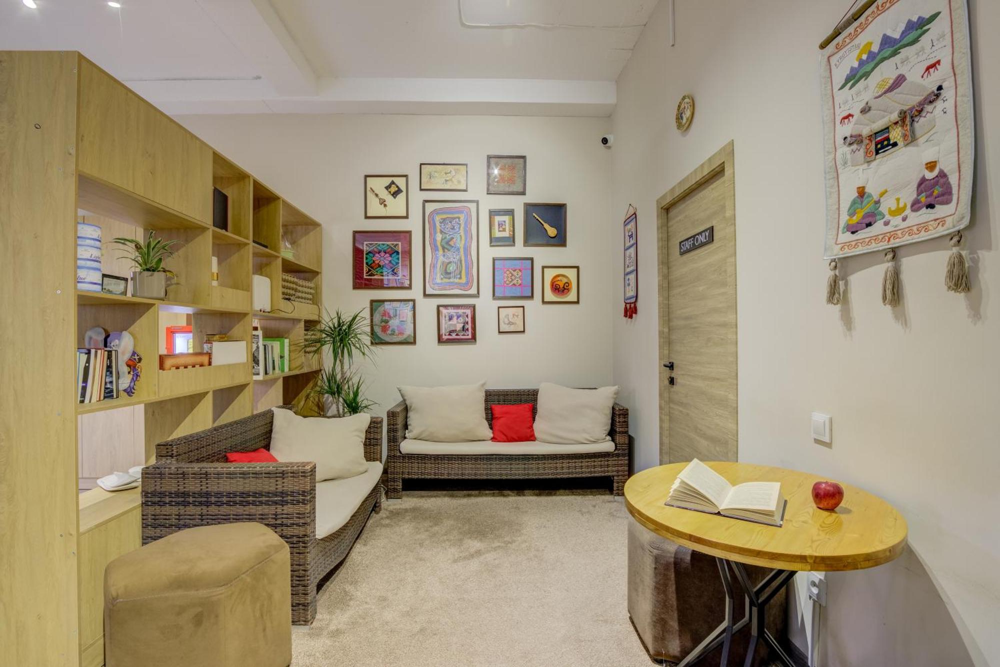 Bodo Hostel Bichkek Extérieur photo