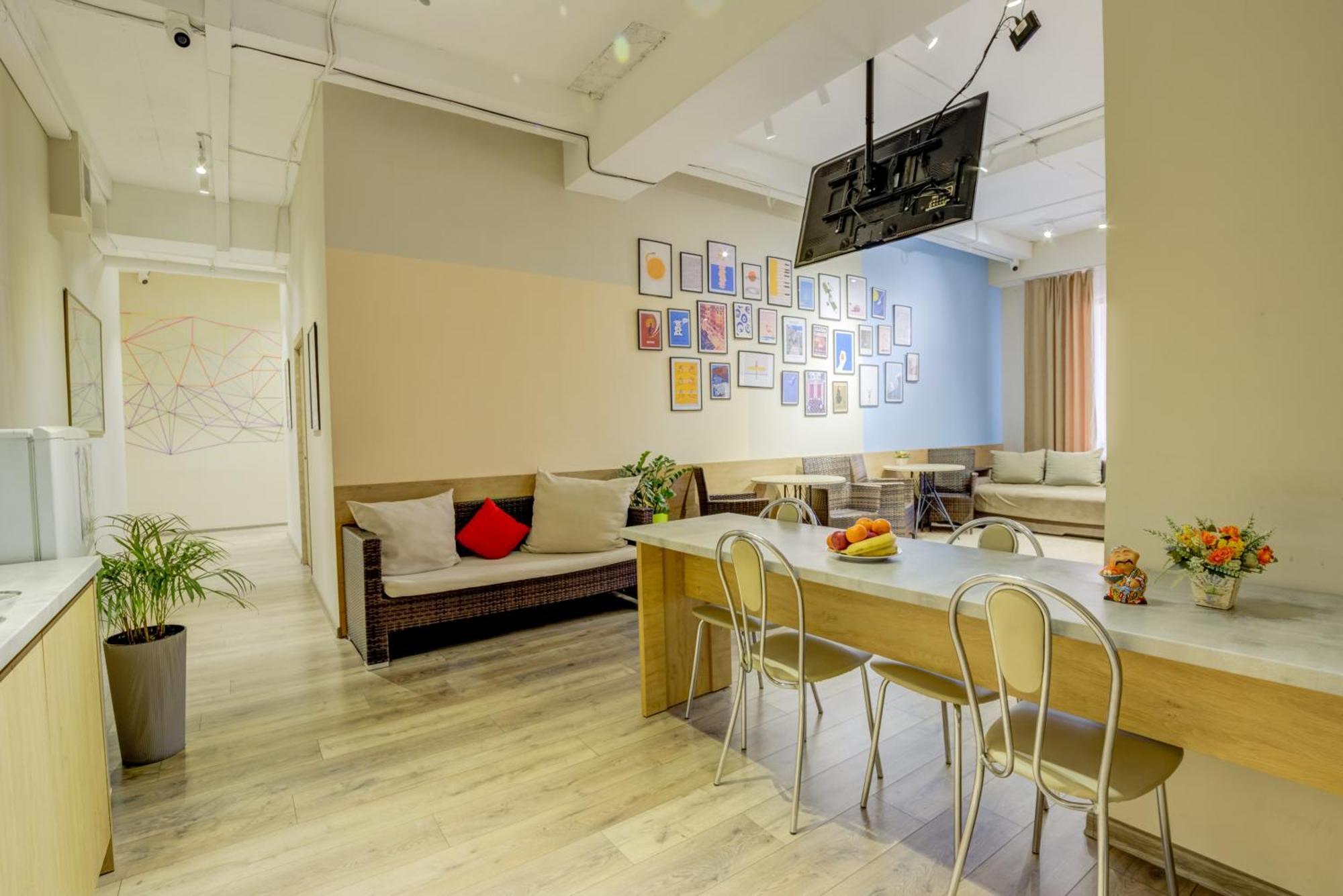 Bodo Hostel Bichkek Extérieur photo